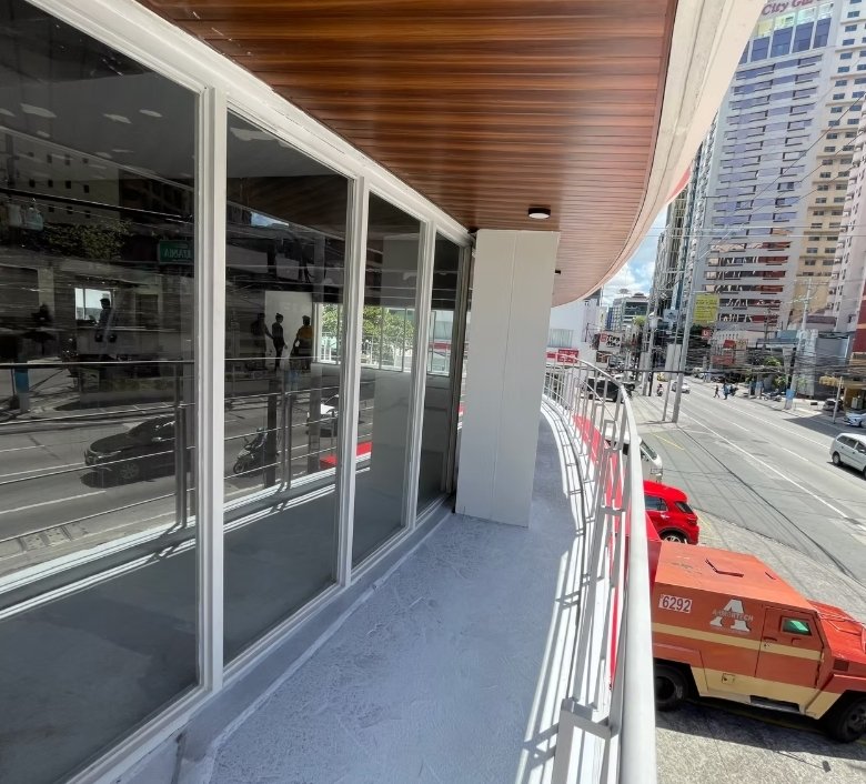 Commercial Space – 2nd Floor – 1 Hercules