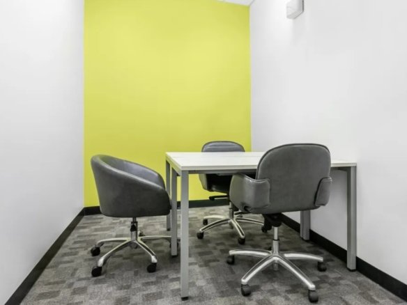 Traditional Office – Whole Floor – 9th Floor – One E-Com Center