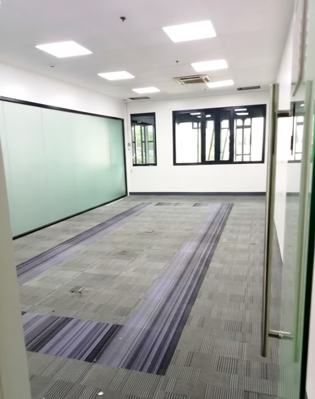 Traditional Office – Whole Floor – 4th Floor – Keyland Building