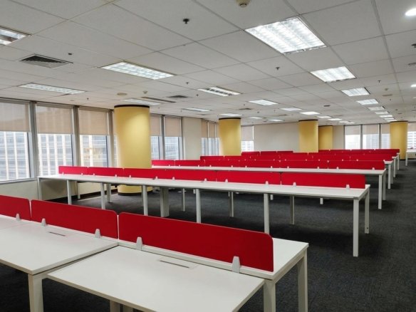 Traditional Office – Half Floor – 25th Floor – GT Tower