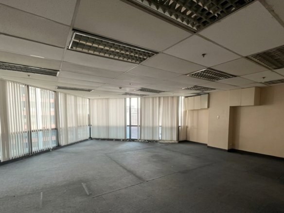 Traditional Office – 2202 – 22nd Floor – Phil AXA Life Centre