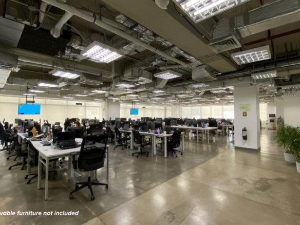 Traditional Office – 3101 – 31st Floor – One World Place