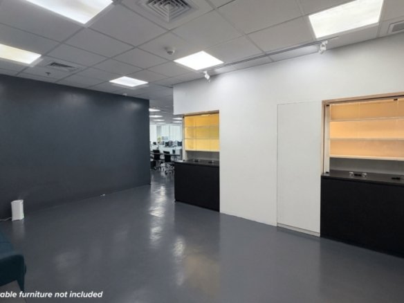 Traditional Office – 1701 – 17th Floor – One World Place