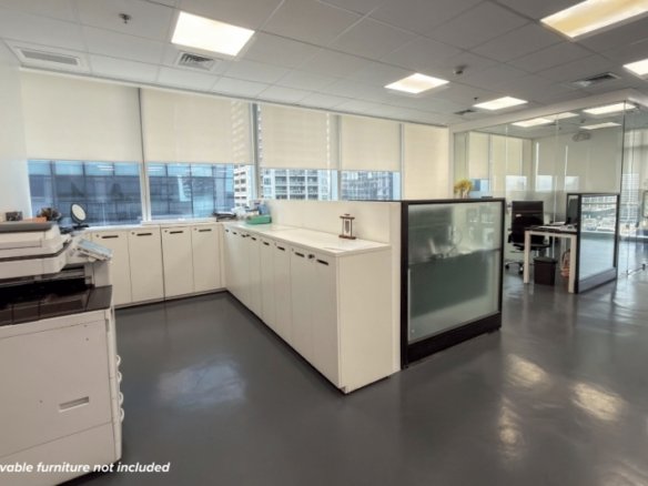 Traditional Office – 1701 – 17th Floor – One World Place