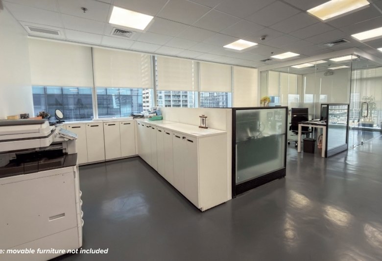 Traditional Office – 1701 – 17th Floor – One World Place