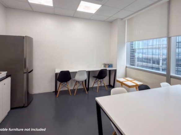 Traditional Office – 1701 – 17th Floor – One World Place