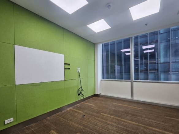 Traditional Office – 2103-2105 – 21st Floor – One World Place