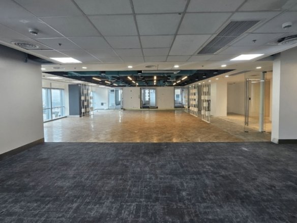 Traditional Office – 2103-2105 – 21st Floor – One World Place
