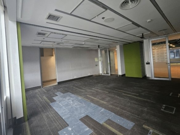 Traditional Office – 2103-2105 – 21st Floor – One World Place